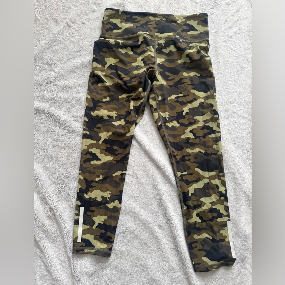 Zyia Women’s Green Camouflage Leggings Size 8-10